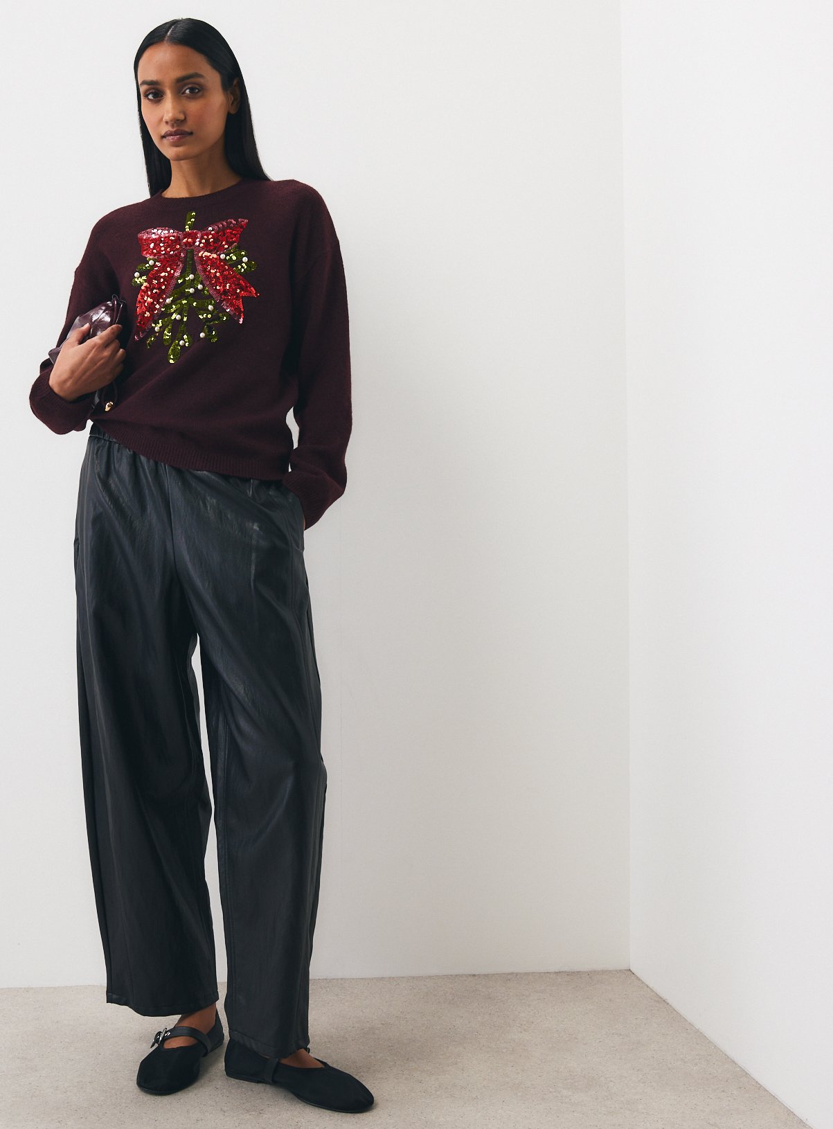 Dark Red Christmas Sequin Bow & Mistletoe Jumper XL - Image 2 thumbnail